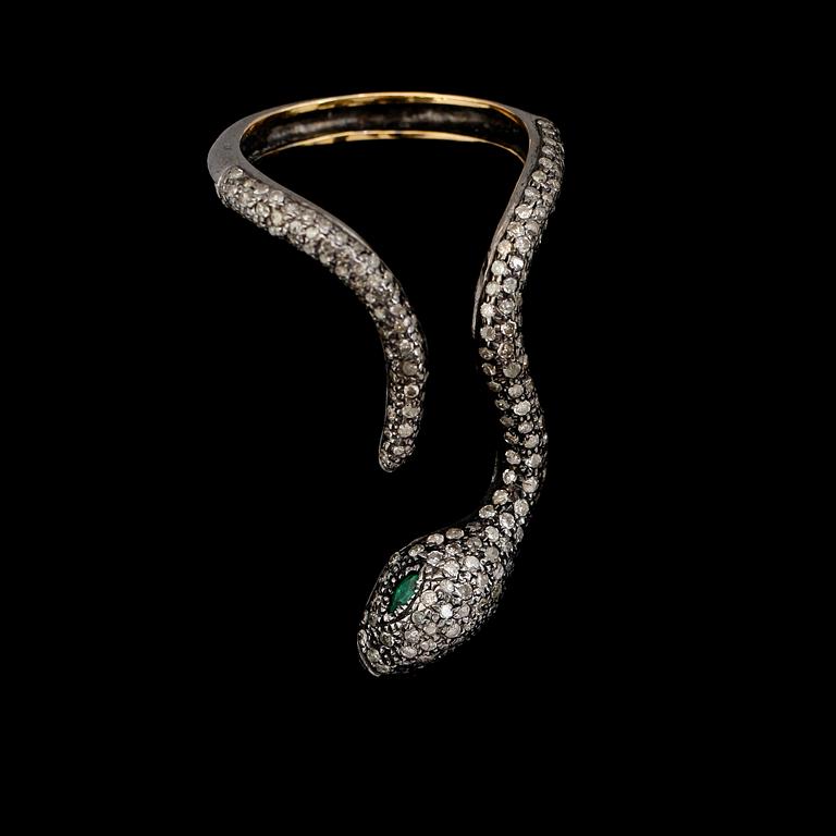 RING, silver/förgyllt silver, diamanter tot ca 1.00 ct, mindre smaragder.
