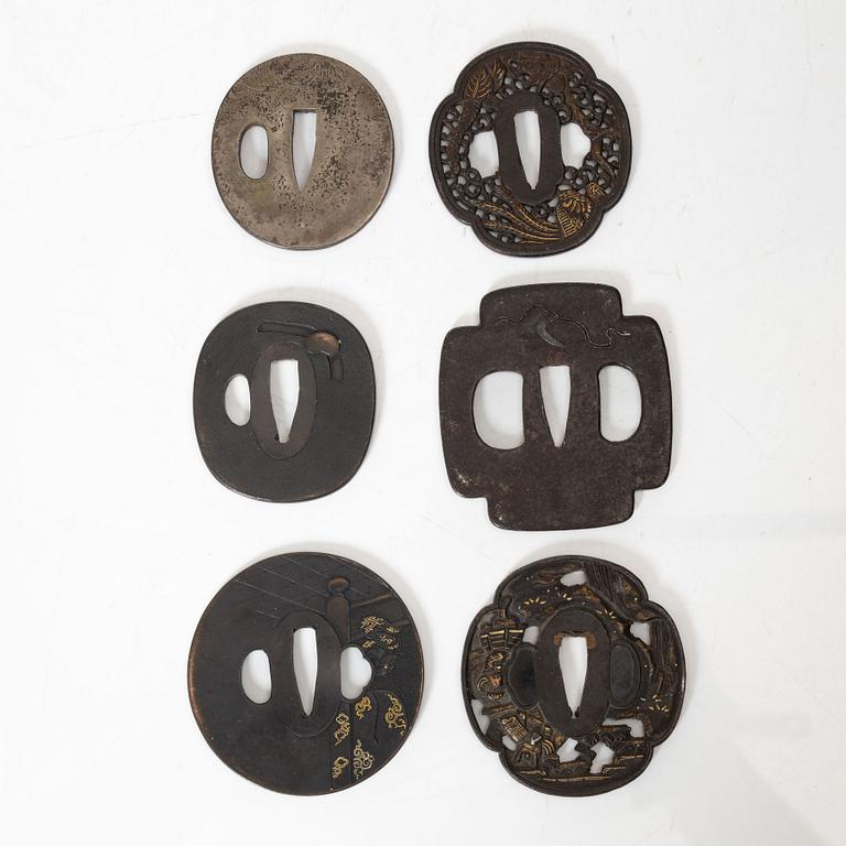 Tsuba, 6 st, varav två signerade, Meiji och Edo.