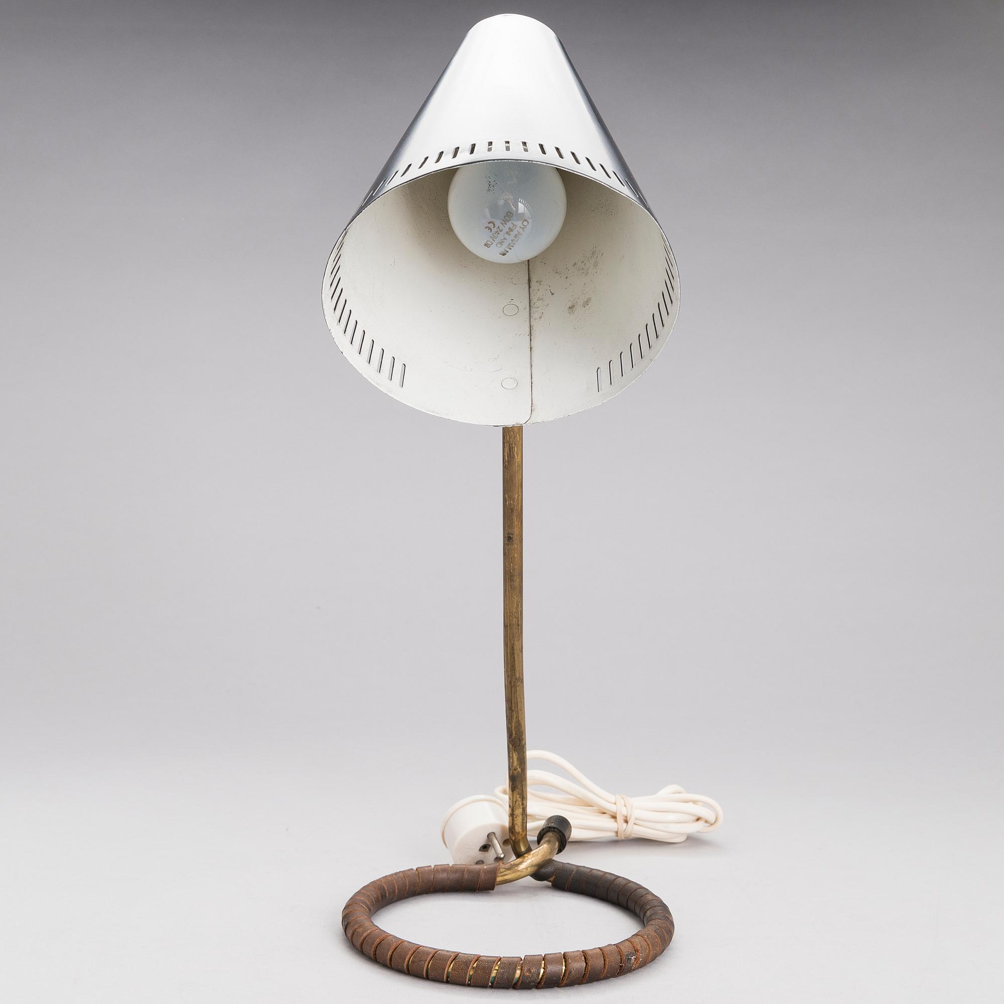 MAURI ALMARI, PÖYTÄVALAISIN, K11-15, Idman, 1900-luvun puoliväli.