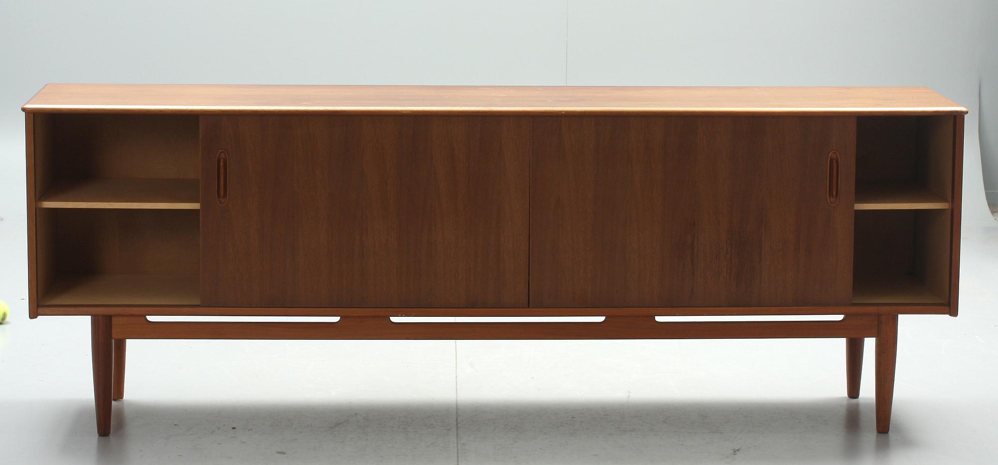 SIDEBOARD, Troeds, Bjärnum, 1900-talets andra hälft.
