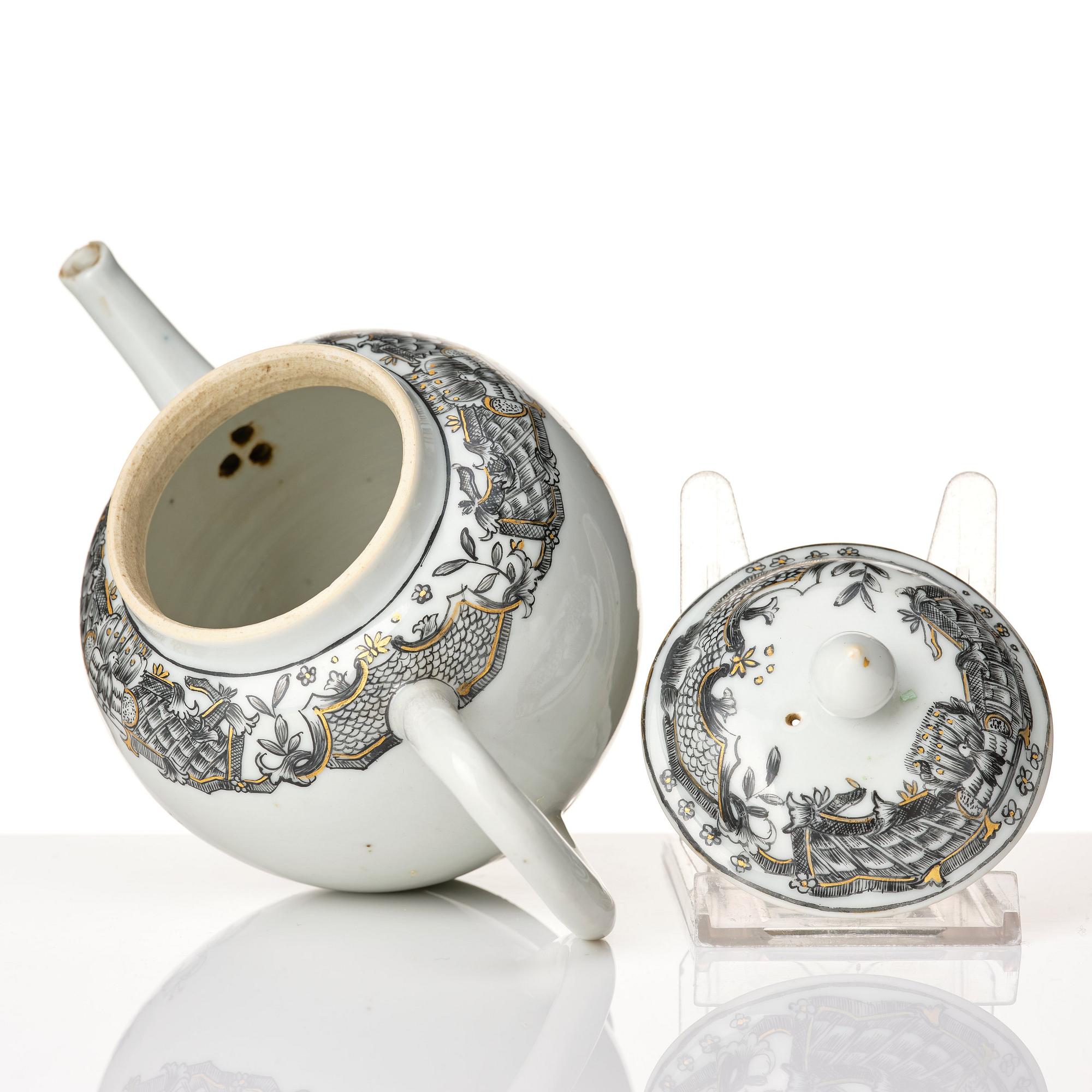 A grisaille tea pot with cover, Qing dynasty, Qianlong (1736-95).