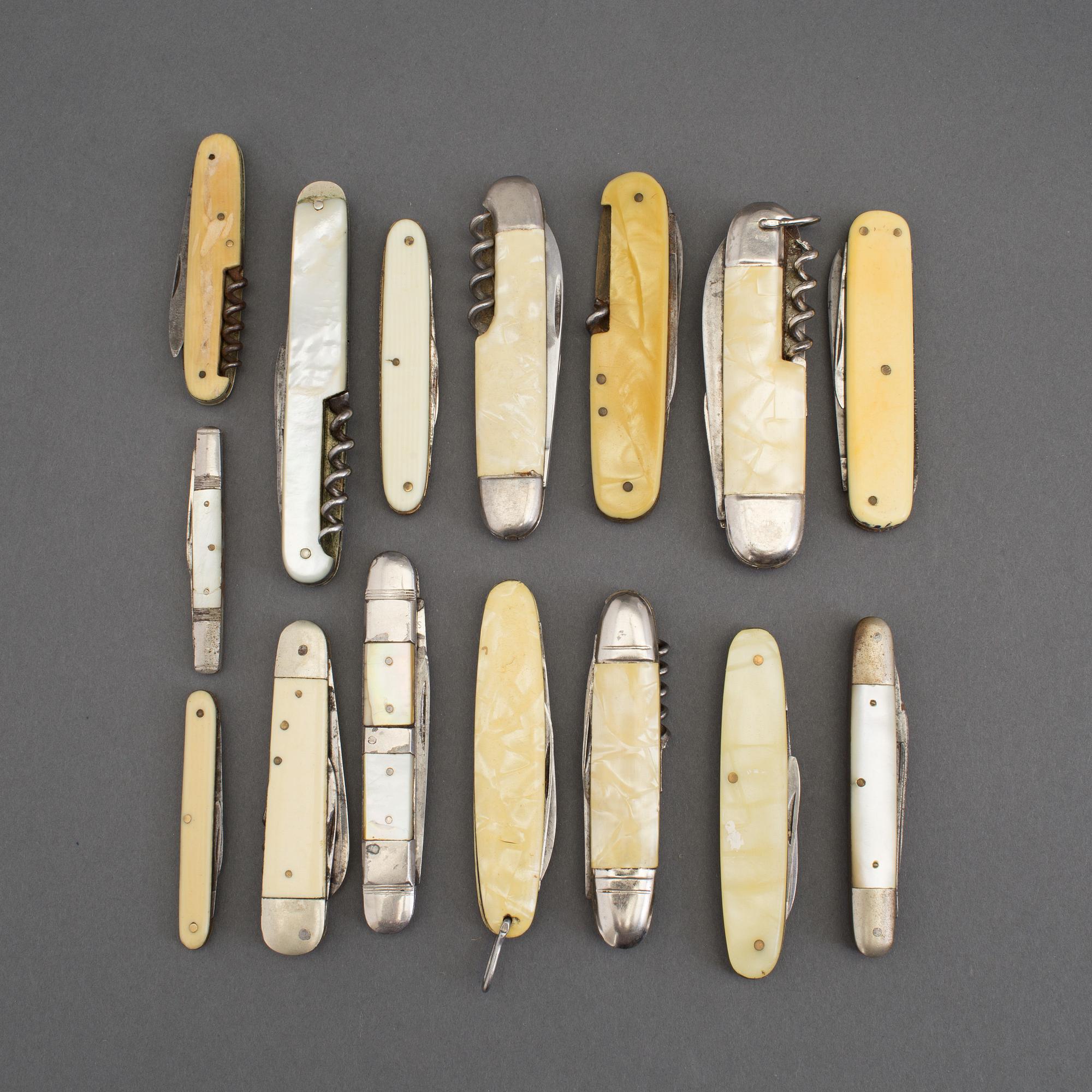 A COLLECTION OF 15 POCKET KNIVES, first half of the 20th century.