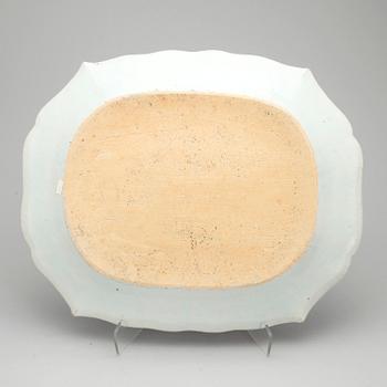 STEKFAT,  2 st, porslin, Kina, Qingdynastin, Qinalong, 1700-tal.
