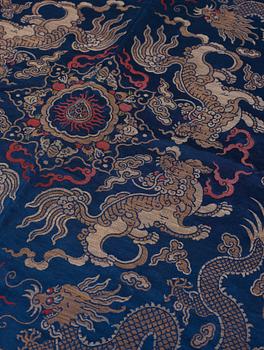 CUSHION COVER, silk. Late Qing dynasty. 92,5 x 96,5 cm.