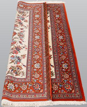 A Ghom rug, ca 155 x 105 cm.