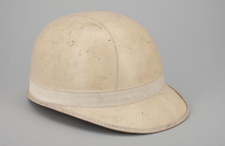 HÄSTPOLOHJÄLM, England 1900-talets senare hälft.