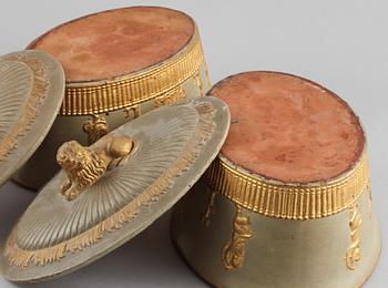 PASTEJFORMAR, ett par, lergods, empir, 1800-talets första hälft.