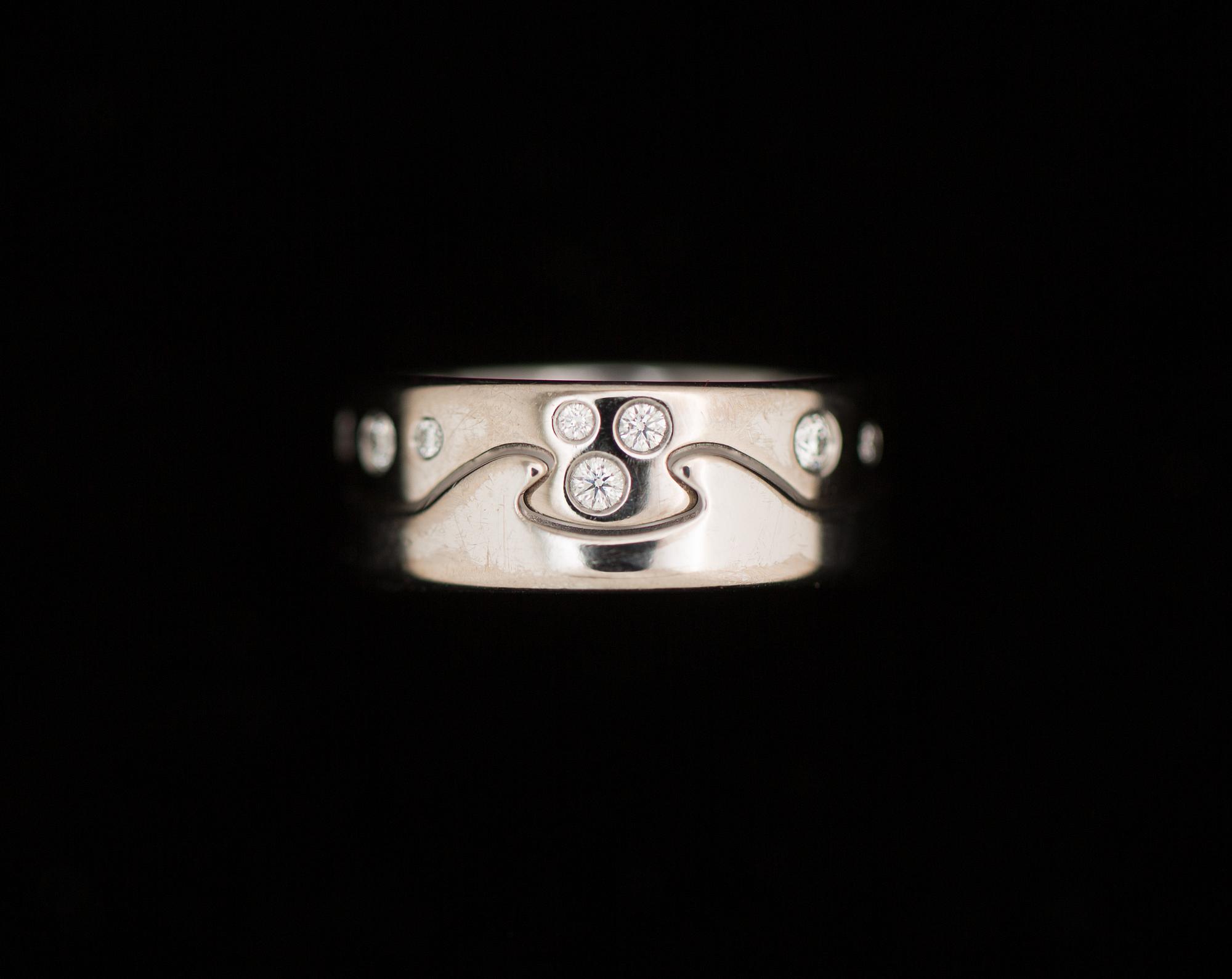 RING, 18 K vitguld med briljantslipade diamanter, "Fusion", Georg Jensen, Danmark. Vikt ca 10,5 g.