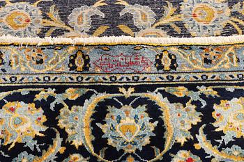 A Kashan carpet, a. 385 x 287 cm.