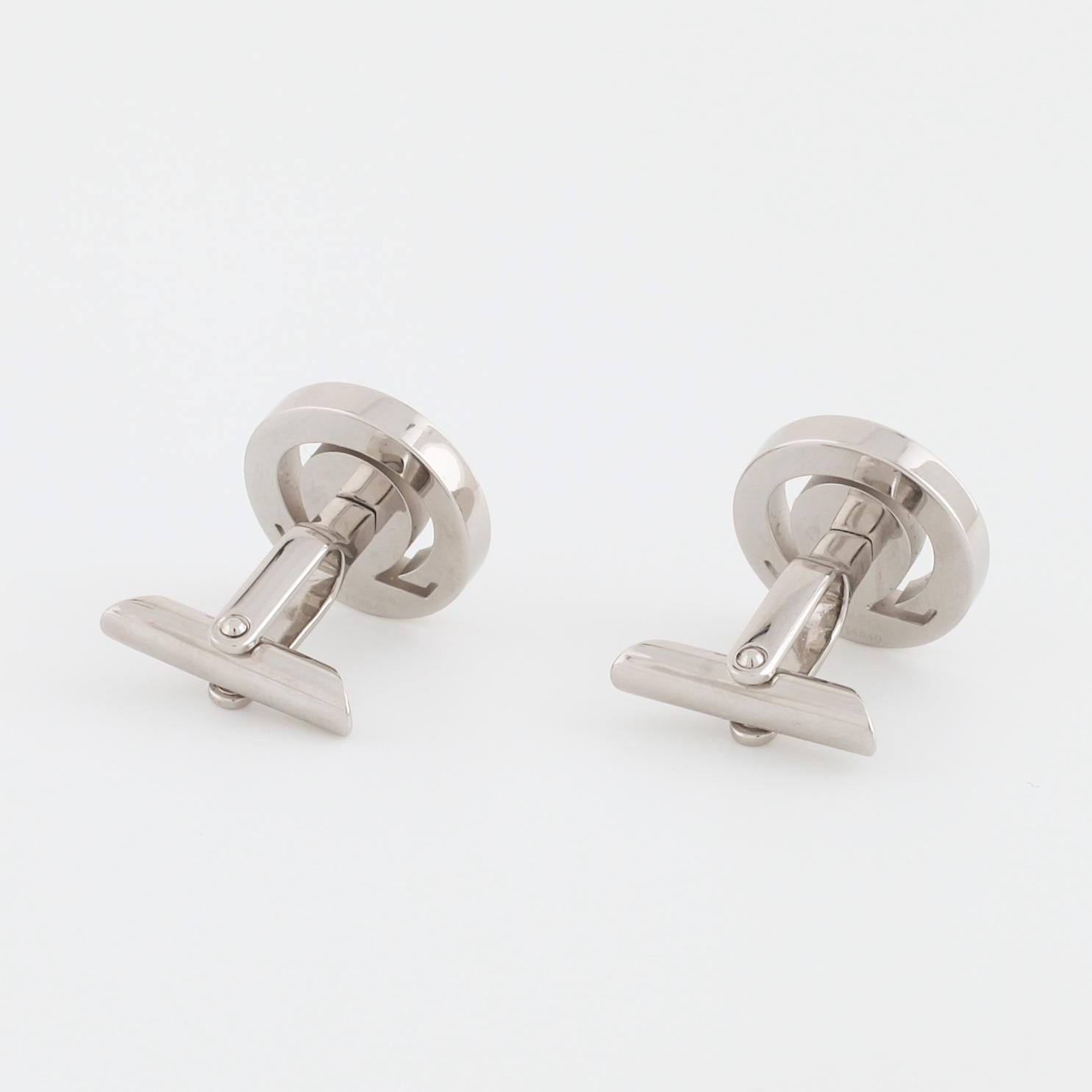 OMEGA, ett par manschettknappar.