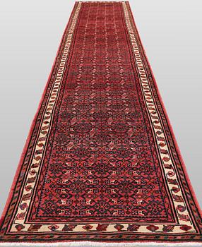 A Hosseinabad runner carpet, 508 x 105 cm.