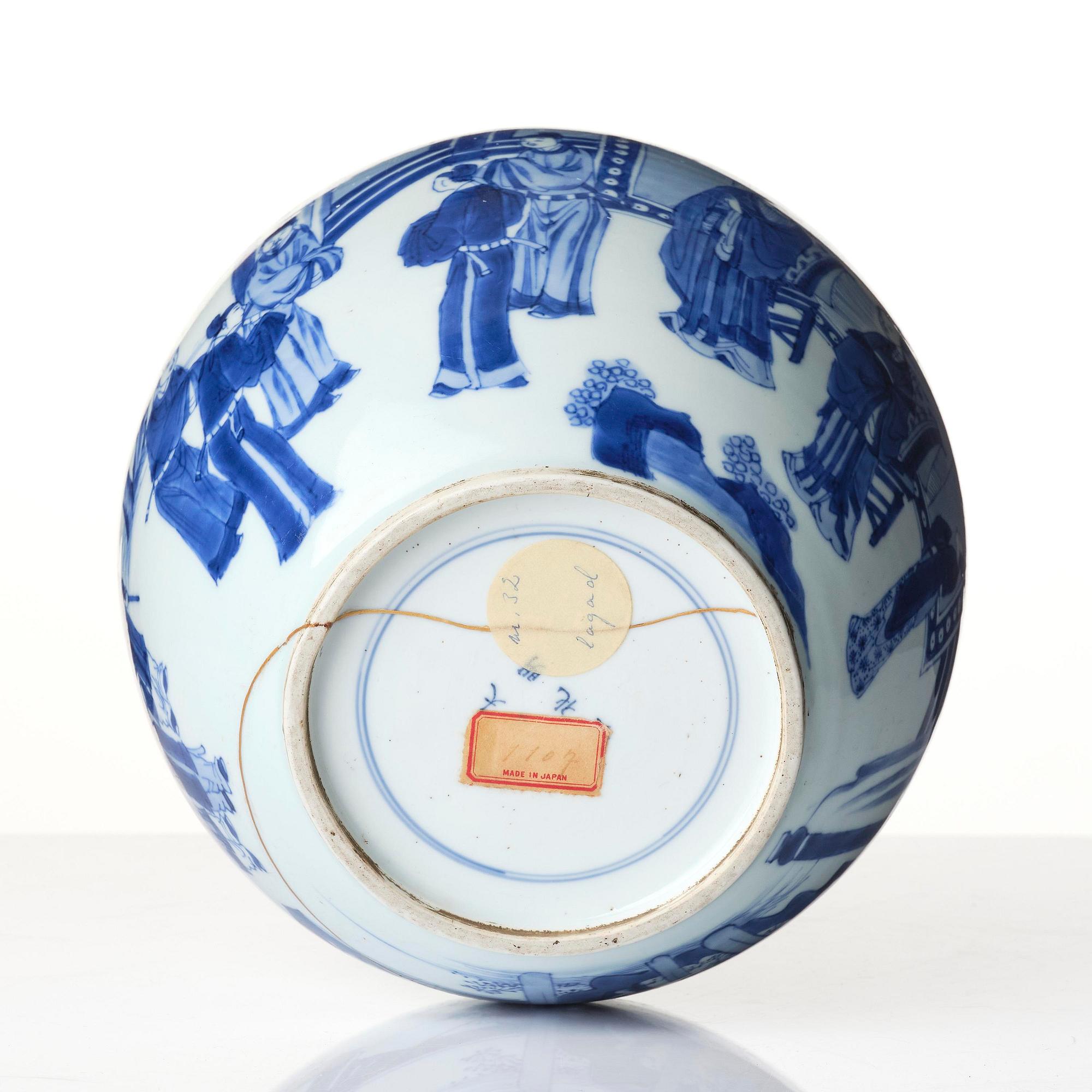 Urna, porslin. Qingdynastin, Kangxi (1662-1722).