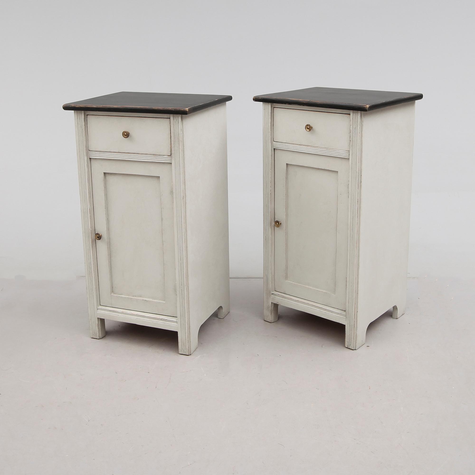 SÄNGBORD, 1 par, 1900-talets första hälft.