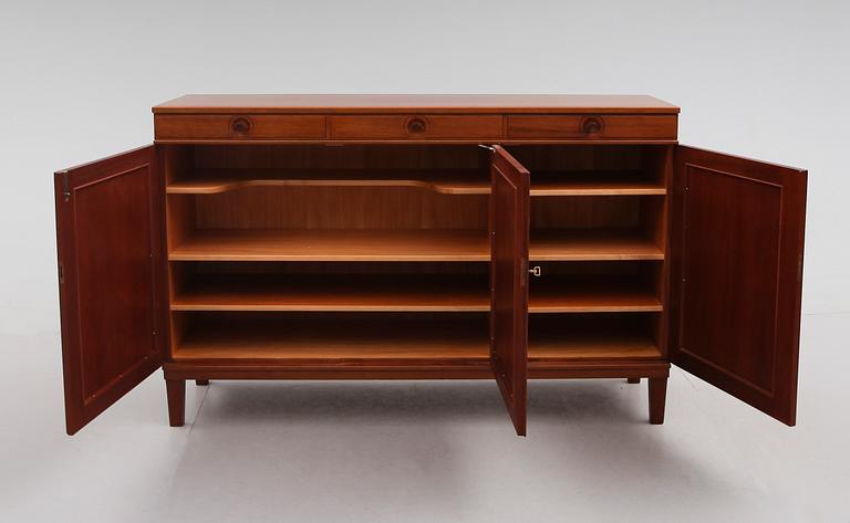 SIDEBOARD, "Herrgården", Carl Malmsten, Bodafors, 1962.