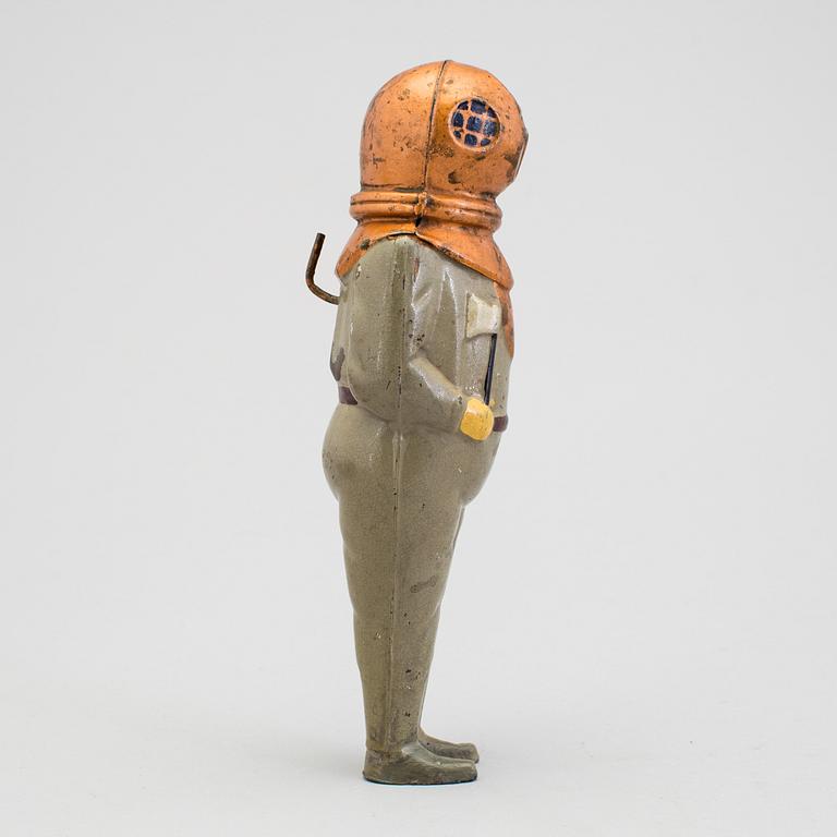 A tinplate deep sea driver by Bing Werke, Germany, 1920s.