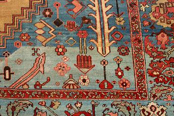 A carpet, antique Heriz/Bakshaish, ca 633-645 x 321-328,5 cm.