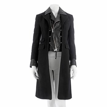 534. DSQUARED, a black wool jacket with a letaher jacket detail, size 40.