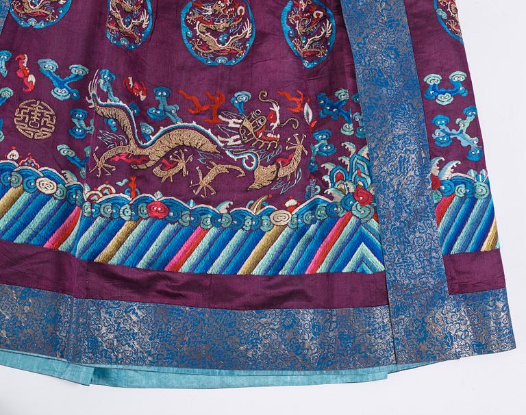 Kjol, broderat siden. Qingdynastin (1644-1912).