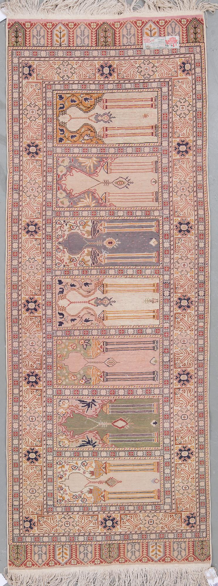 MATTA, Kayseri Saff, semiantik. Ca 220x82 cm.