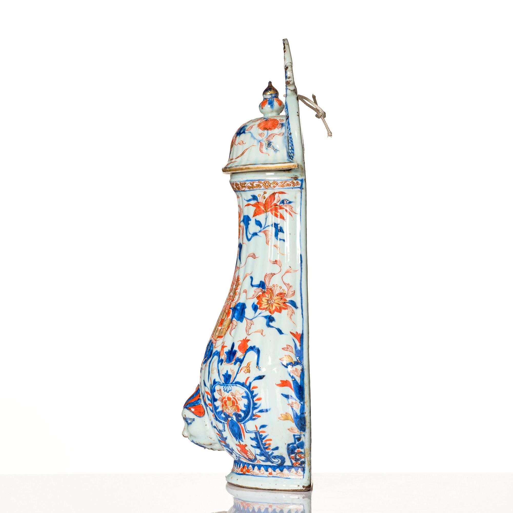 An imari wall fountain, Qing dynasty, Kangxi (1662-1722).