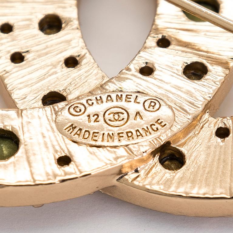Chanel, brosch och hänge.