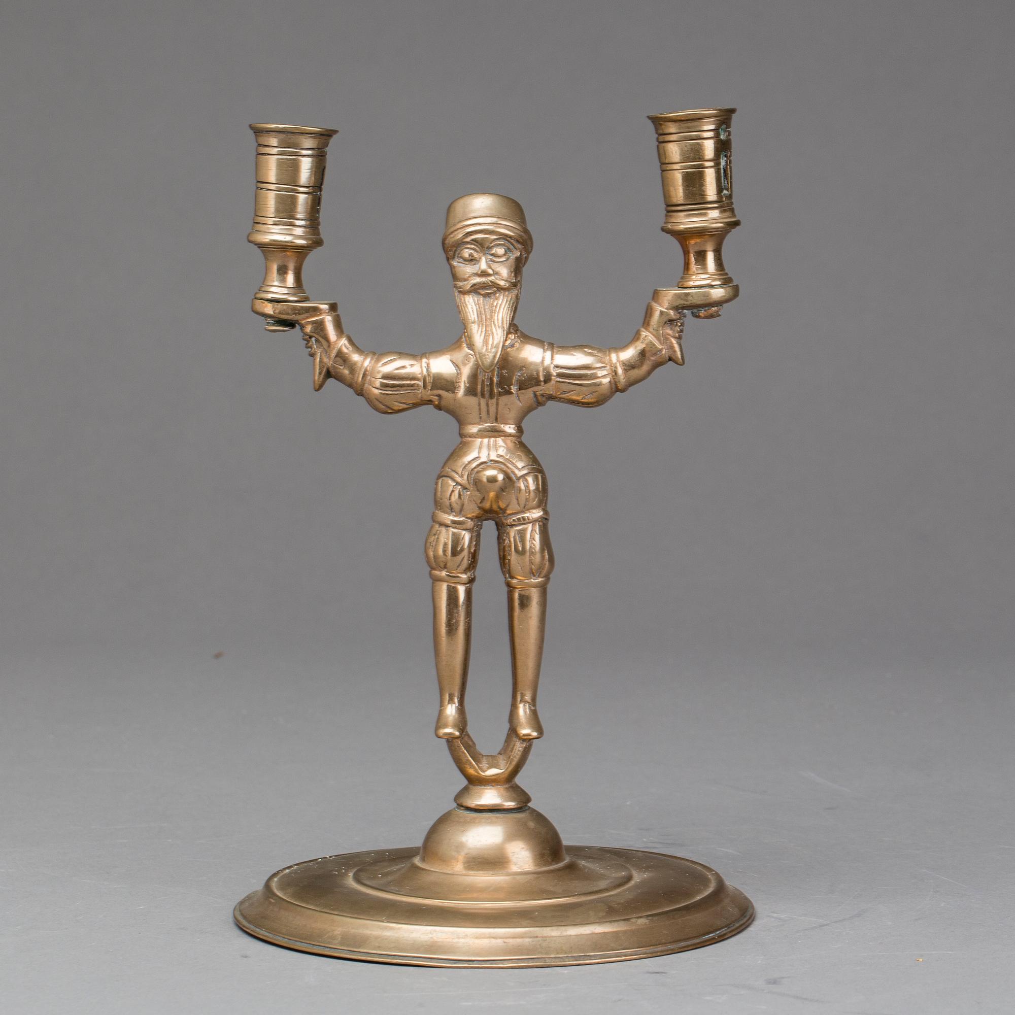 A BRASS CANDLESTICK, NORTHERN EUROPE, 17/18TH CENTURY.
