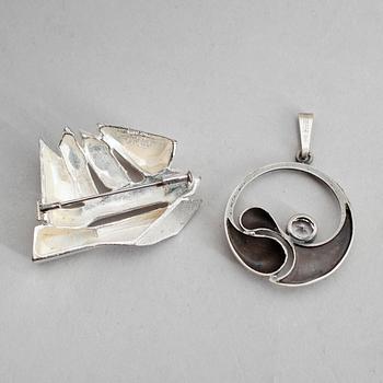 HÄNGE SAMT BROSCH, 2 delar, silver, bl a Karl Laine, Finland,  1977 och 1970.