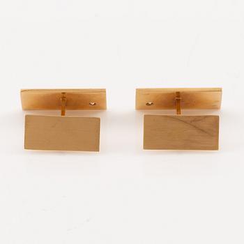 Cufflinks, a pair, 18K gold with octagon-cut diamonds.