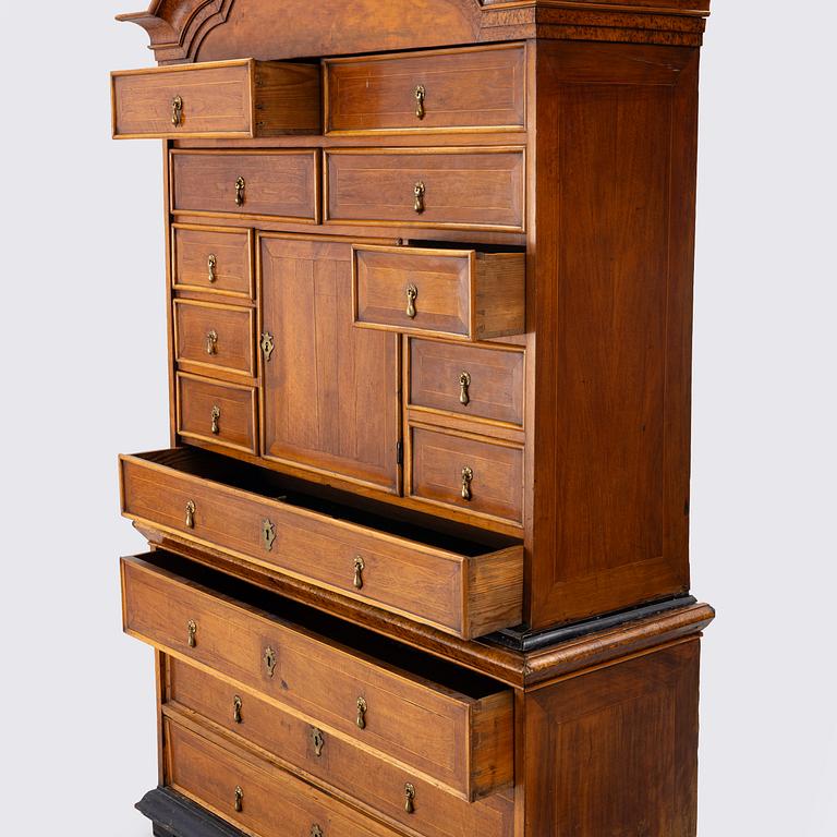 Cabinet, first half of  18th century.
