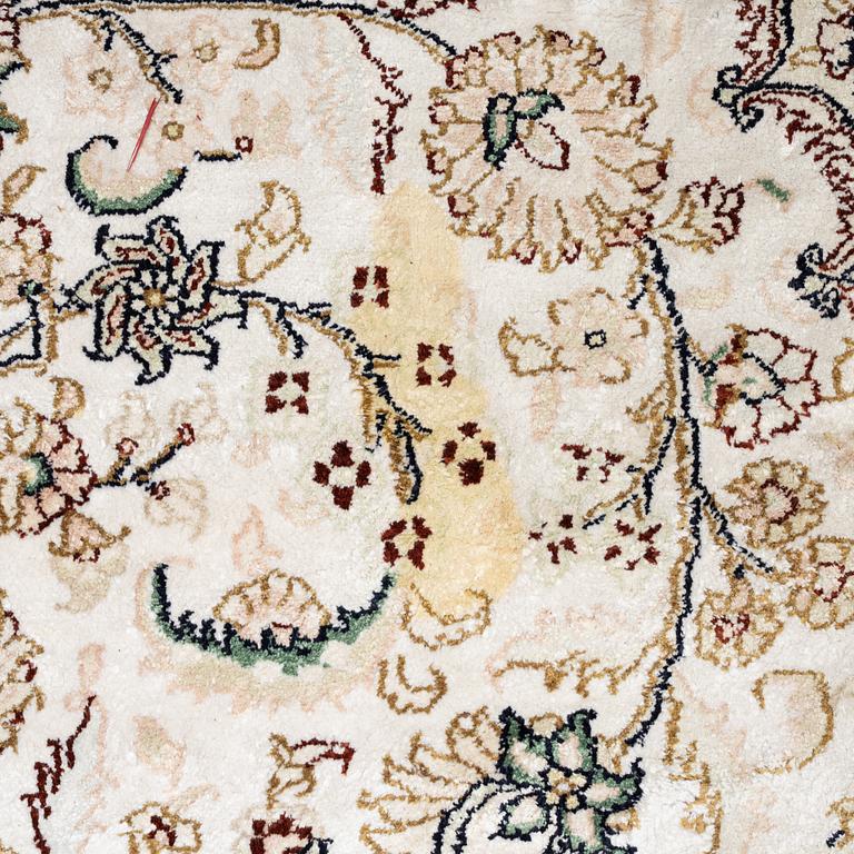Matta, orientalisk, ca 278 x 190 cm.