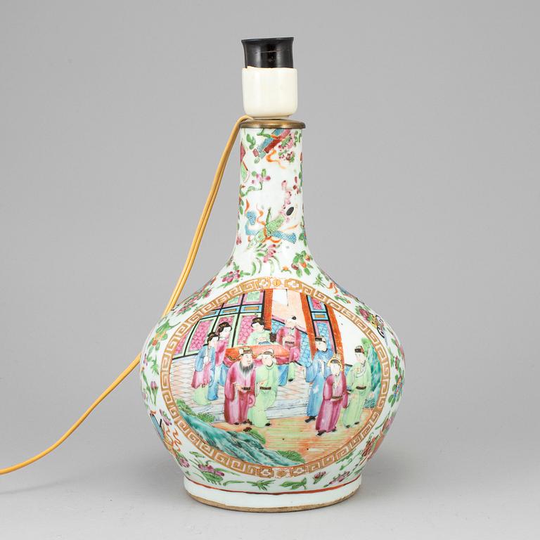 A famille rose canton vase turned into a table lamp, Qing dynasty, late 19th century.