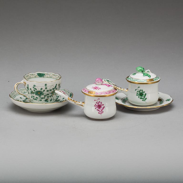KOPP PÅ FAT och CREMEKOPPAR, 2 st. Porslin, Meissen resp. Herend.
