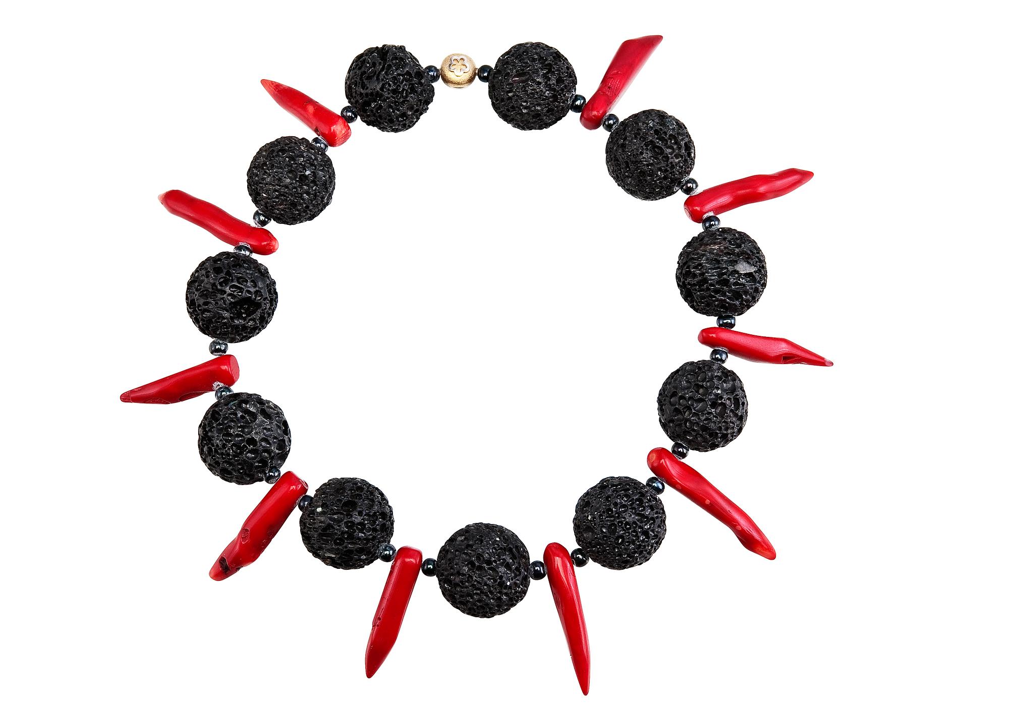 Ole Lynggaard, A NECKLACE.