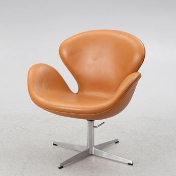 Arne Jacobsen, armchair, "The Swan", Fritz Hansen, Denmark, probably 1960s.