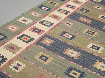 Märta Måås-Fjetterström, A carpet, "Grön äng", flat weave, ca 482,5 x 290,5-292 cm, signed AB MMF.