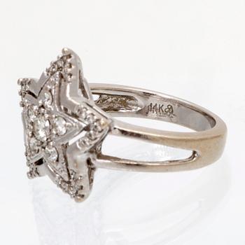Ring 14K whitegold brilliantcut diamonds approx 0,50 ct, size 55.