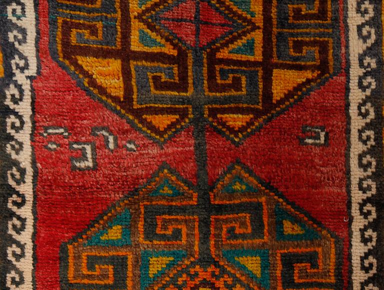 MATTA, Hamadan, old, 180x155 cm.