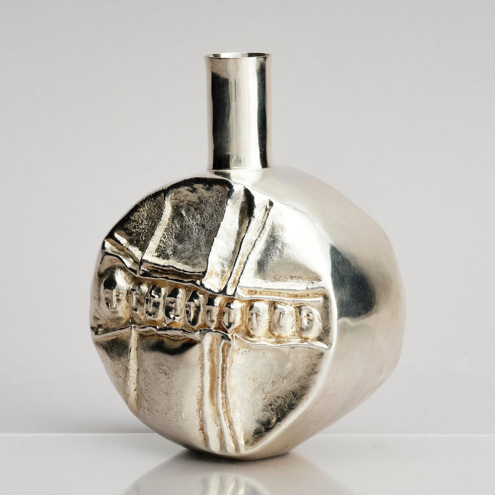 Lars Arby, a sterling silver bottle, mark of Lars Arby, Gothenburg, Sweden 1979.