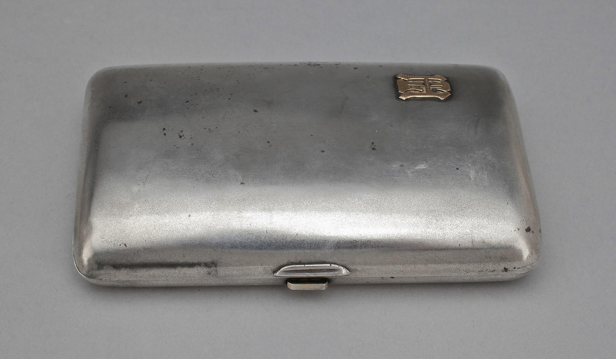 CIGARETTETUI, silver, Helsingfors 1920. Vikt ca 150 gram.