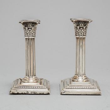 A pair of silver candle holders, Thomas Bradbury III & John S Henderson, London, 1881, 504 gram.