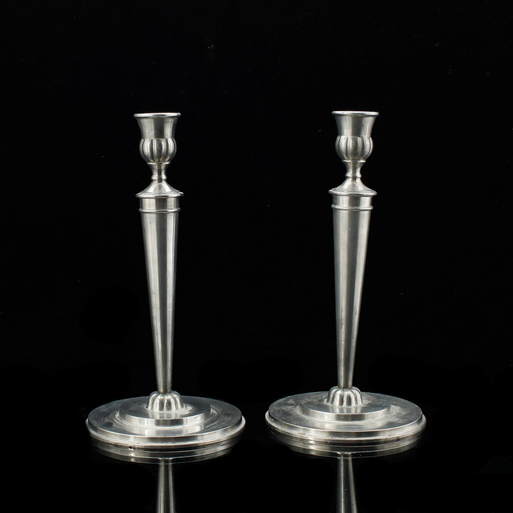 LJUSSTAKAR, ett par, Tenn, Norrhammars Tenn. 1900-talets första hälft.