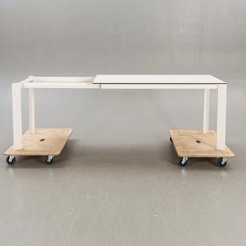 Caronni & Bonanomi, a "Every + Grid" dining table for Desalto 21st century.