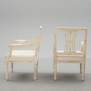 KARMSTOLAR, ett par, gustaviansk stil, 2000-tal.