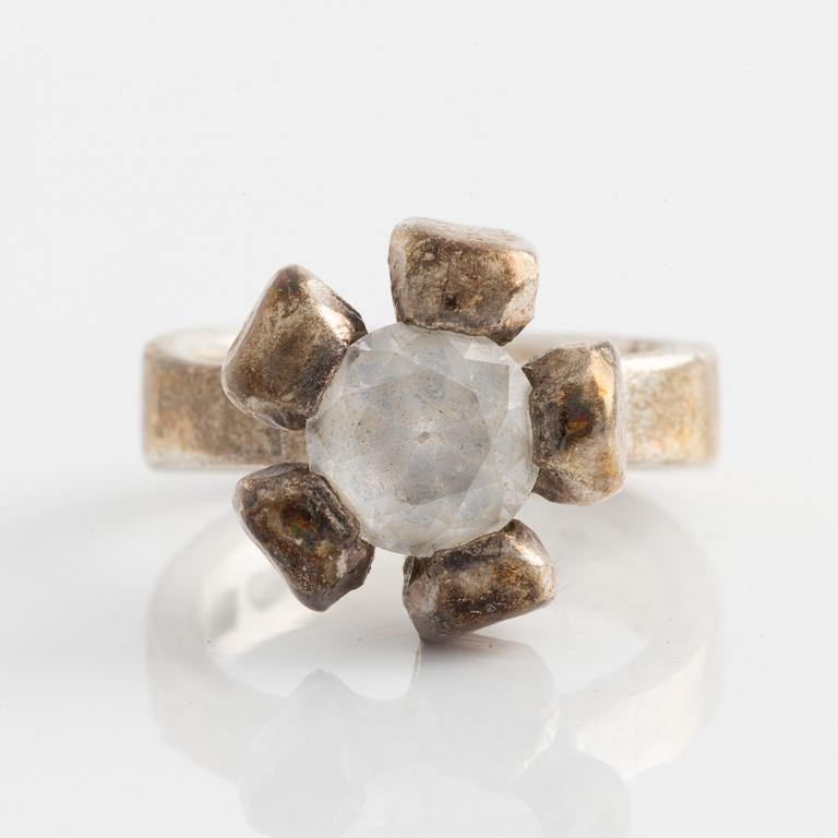 Sandberg, ring with a pair of earrings, silver with white stones.