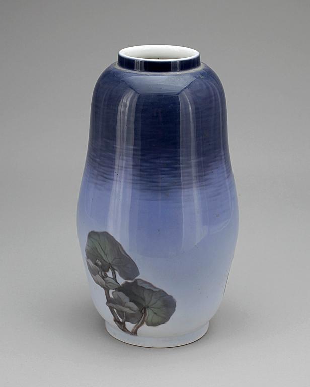 VAS, porslin, Royal Copenhagen, Danmark, 1900-tal.