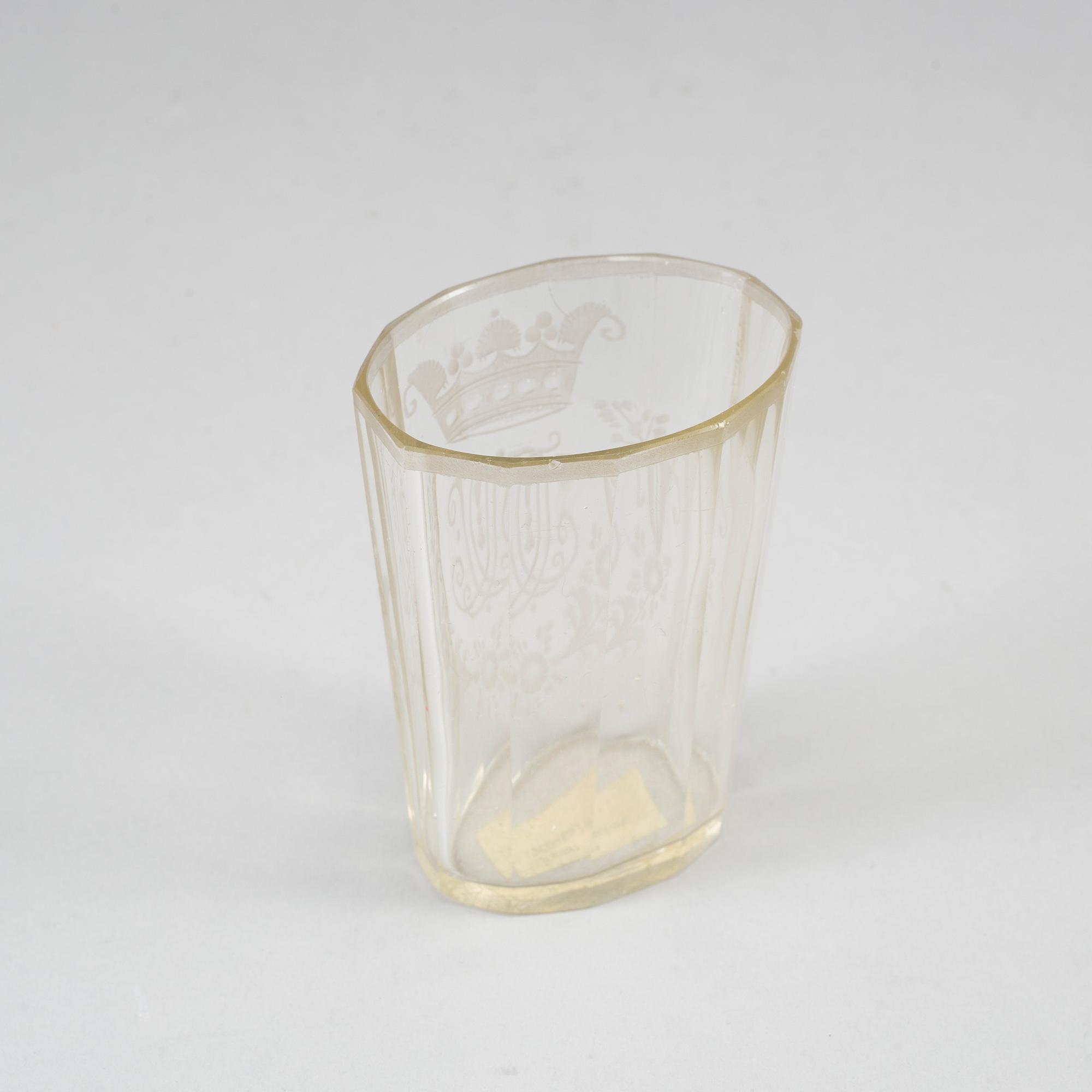 Bägare, glas. 1700-tal, troligen Böhmen.