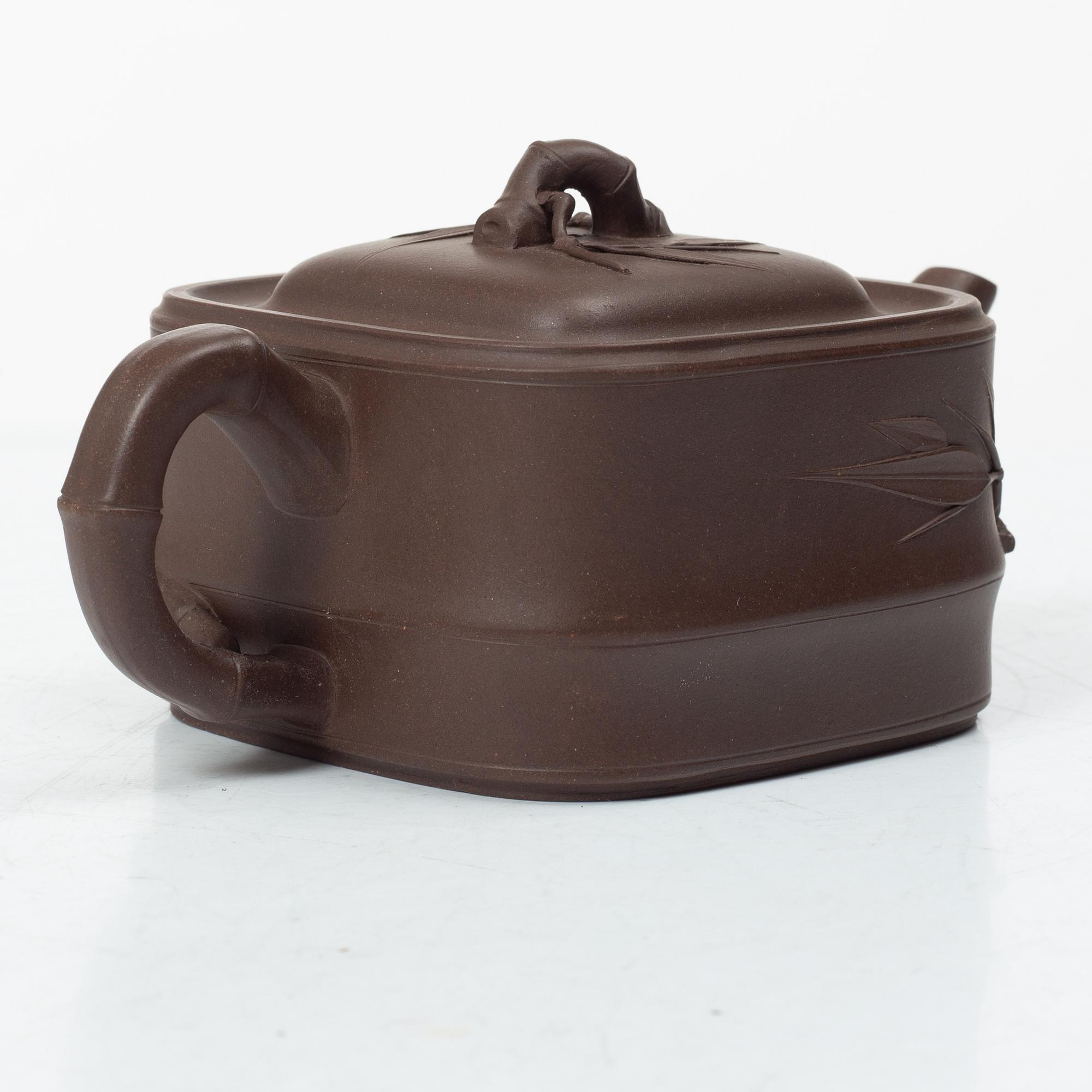 Två tekannor, yixing, Kina, tidigt 1980-tal.