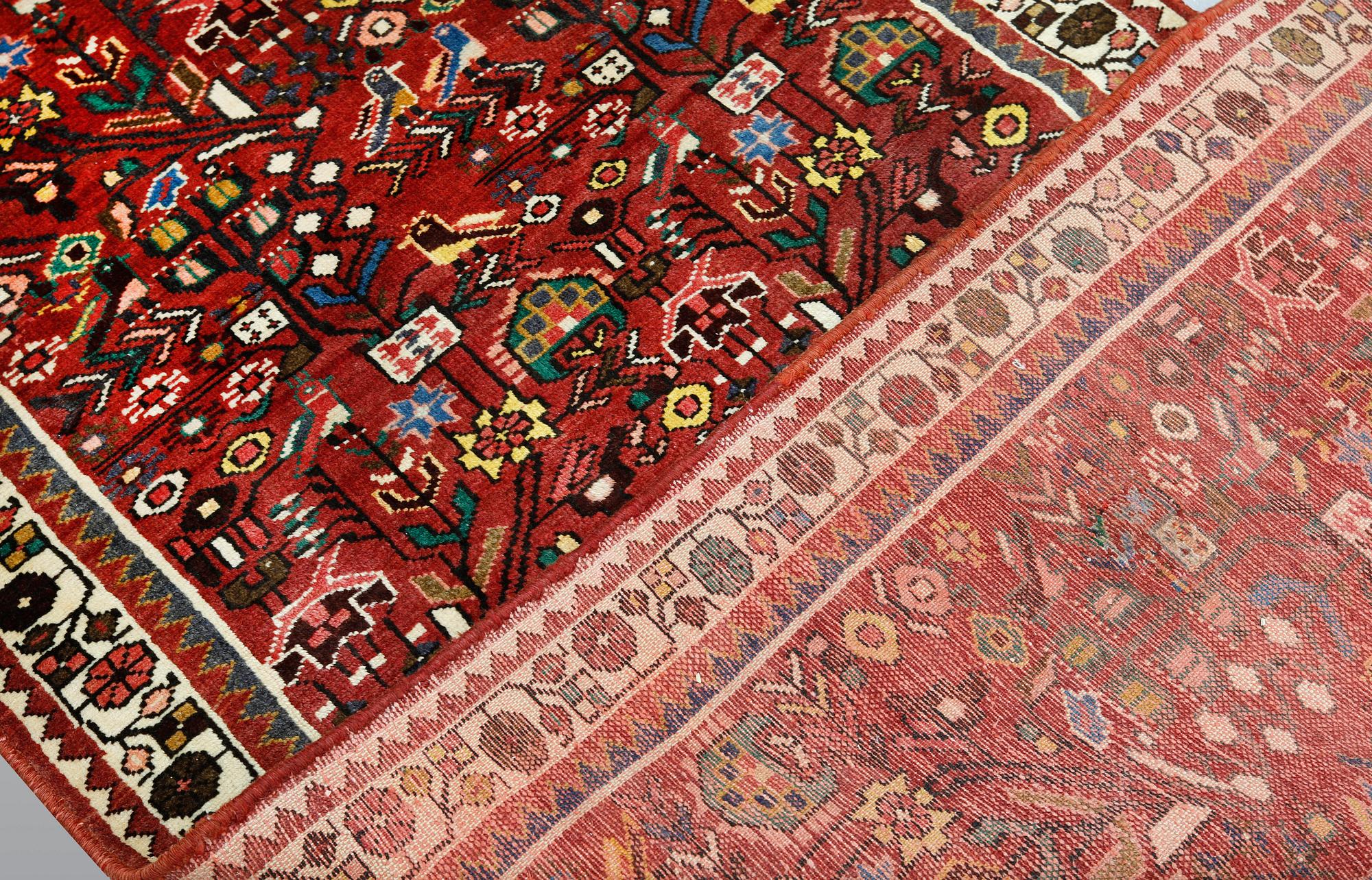 A Hamadan runner, approx. 300 x 110 cm.