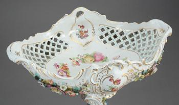 UPPSATSSKÅL, porslin, Wien, 1800-talets andra hälft.