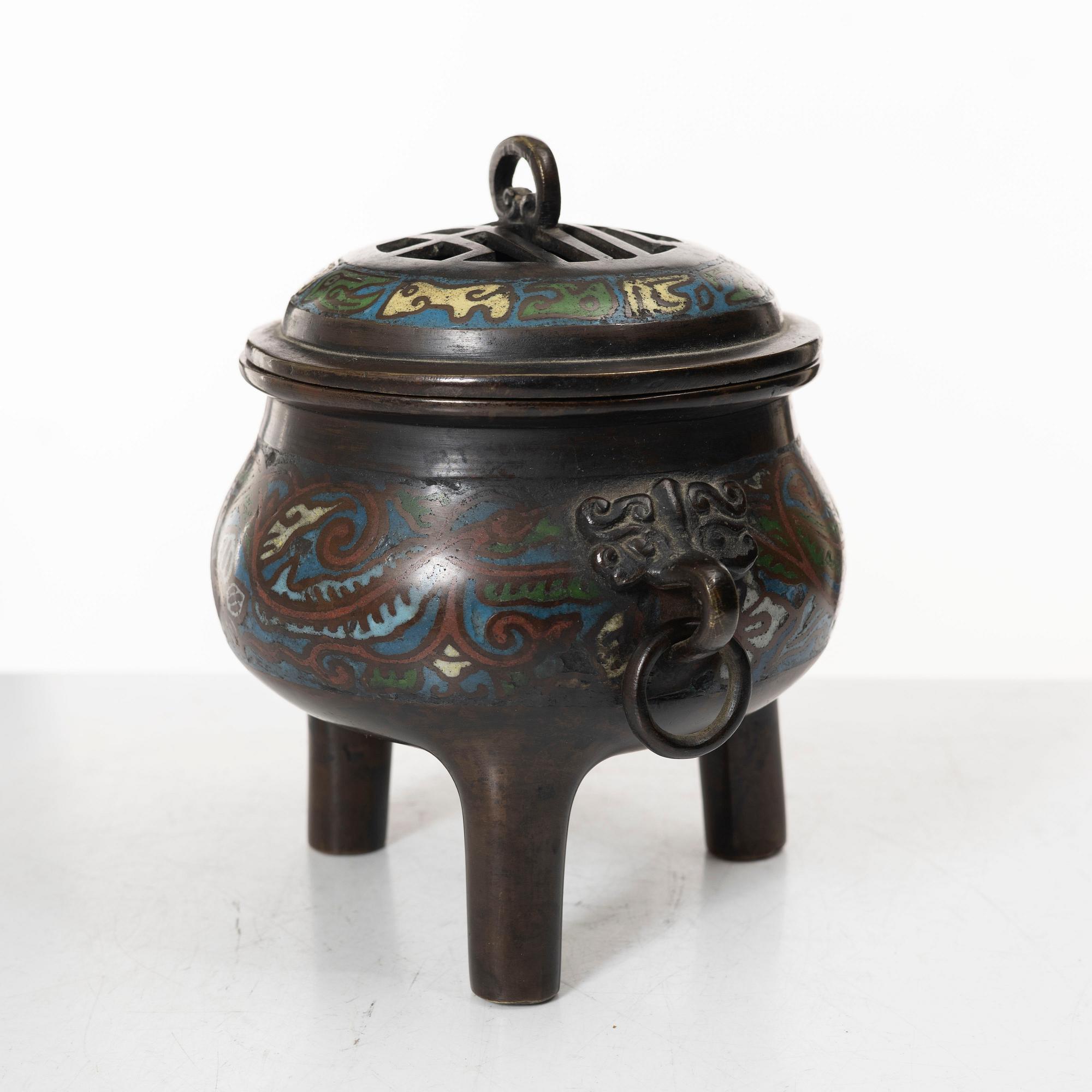 Rökelsekar, cloisonné. Japan, Meiji (1868-1912).